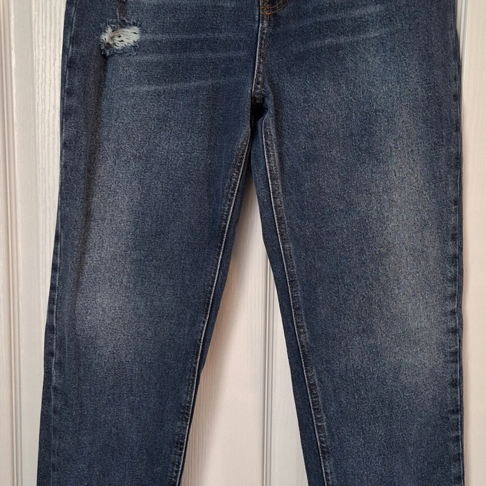 BDG Mom Light Blue Boyfriend Jeans